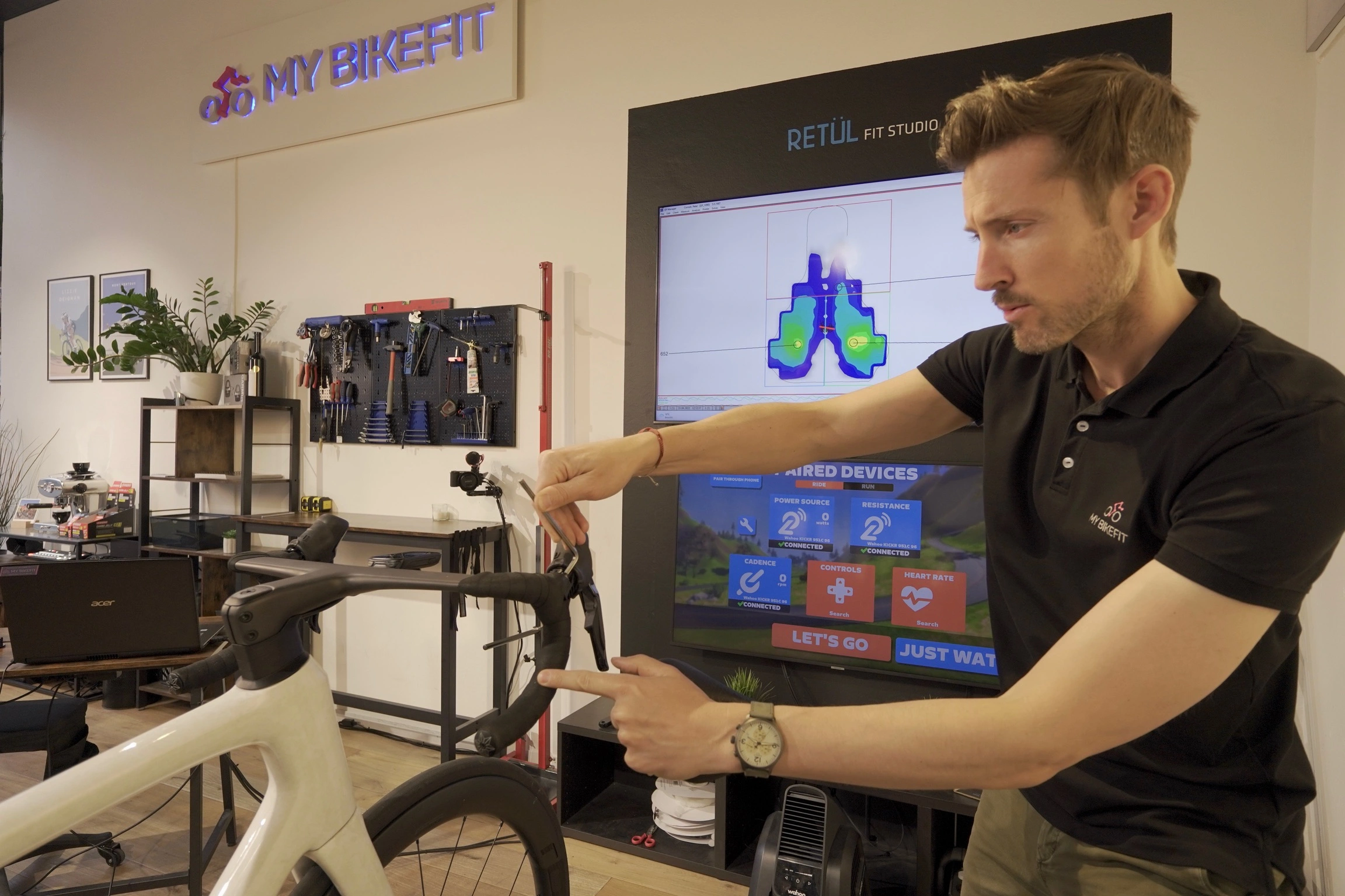 Peter, founder of MyBikeFit, adjusting the position of a brake level.